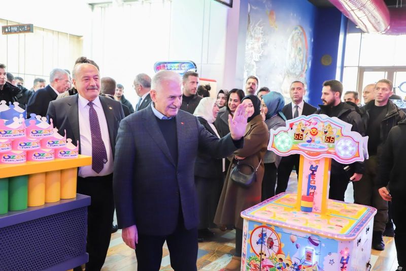 Son Ba�bakan�m�z Say�n Binali Y�ld�r�m�dan Meydan24 AVM Ziyareti.